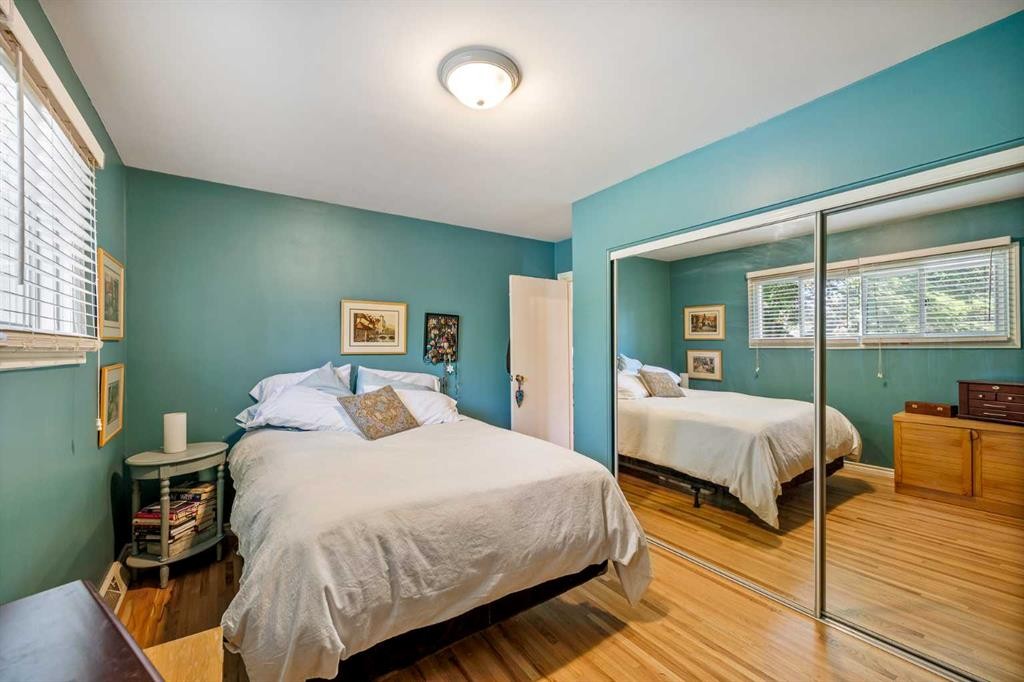 5 Fraser Road Se, Calgary, AB - Indoor Photo Showing Bedroom