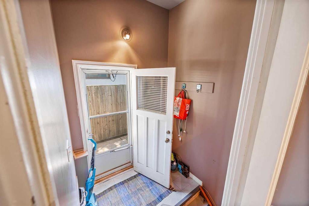 5 Fraser Road Se, Calgary, AB - Indoor