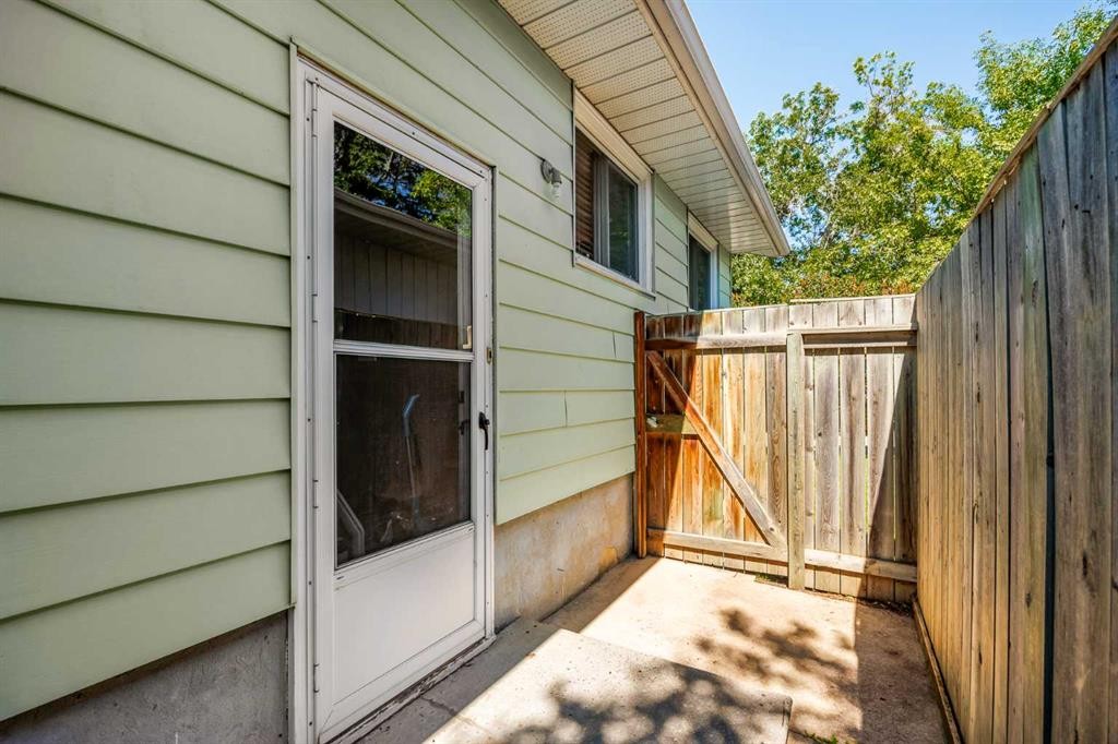 5 Fraser Road Se, Calgary, AB - Outdoor With Exterior