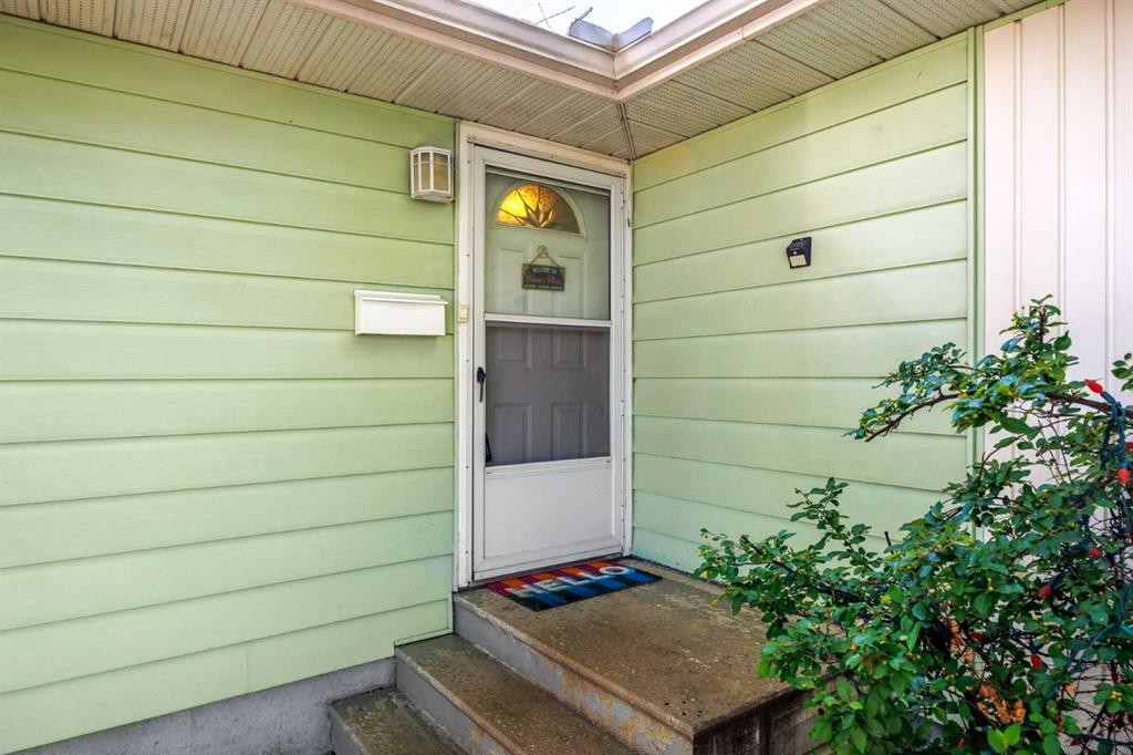 5 Fraser Road Se, Calgary, AB - Outdoor With Exterior