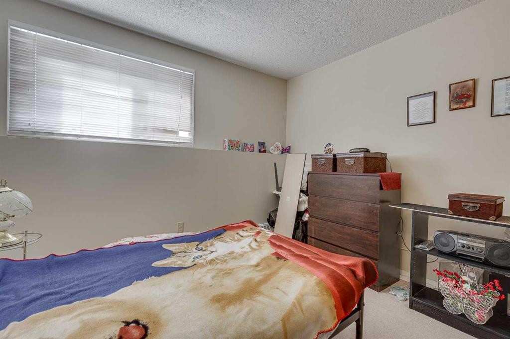 103-41 Bennett Street, Red Deer, AB - Indoor Photo Showing Bedroom