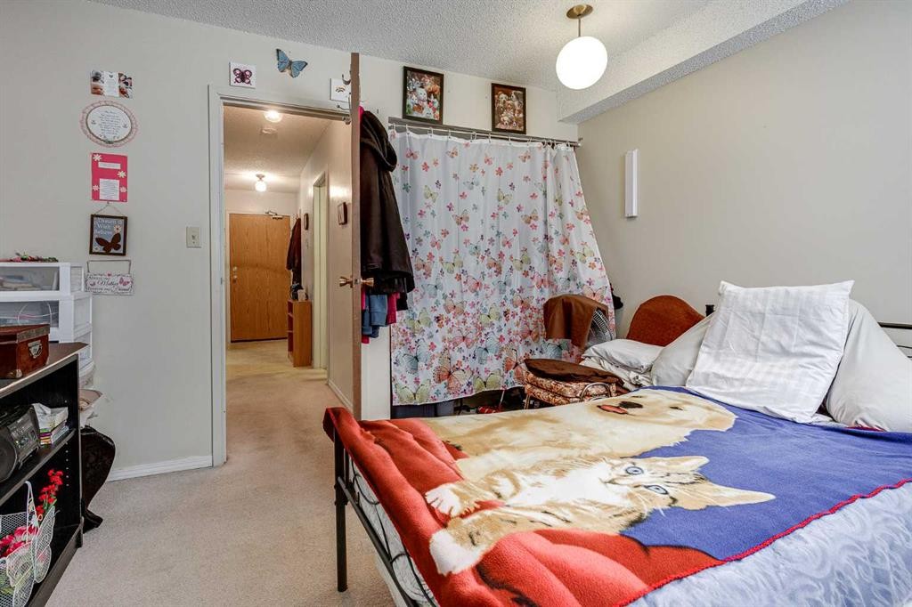 103-41 Bennett Street, Red Deer, AB - Indoor Photo Showing Bedroom
