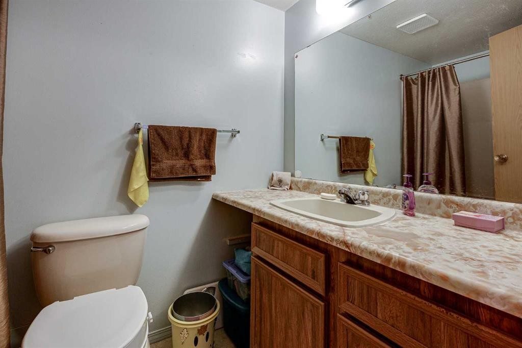 103-41 Bennett Street, Red Deer, AB - Indoor Photo Showing Bathroom