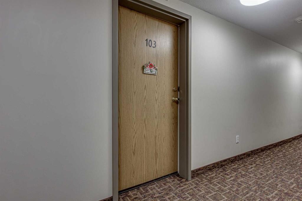 103-41 Bennett Street, Red Deer, AB - Indoor Photo Showing Other Room