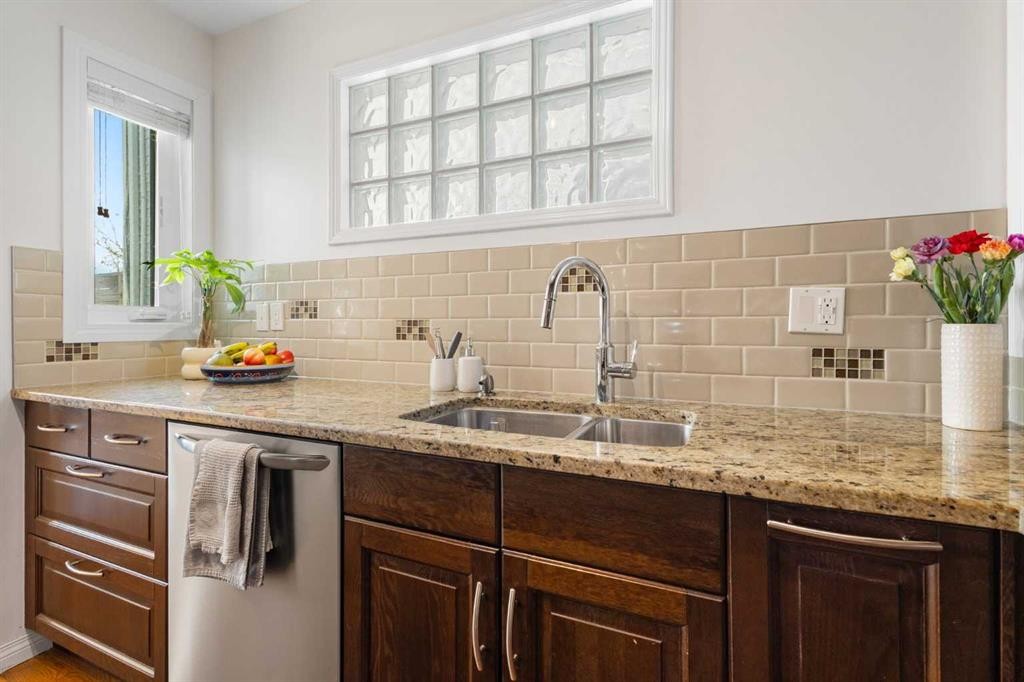1629 29 Avenue Sw, Calgary, AB - Indoor Photo Showing Kitchen With Double Sink