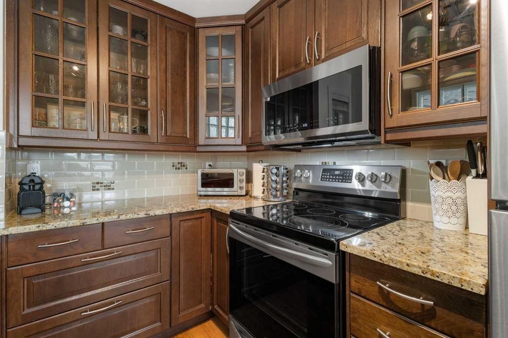 1629 29 Avenue Sw, Calgary, AB - Indoor Photo Showing Kitchen