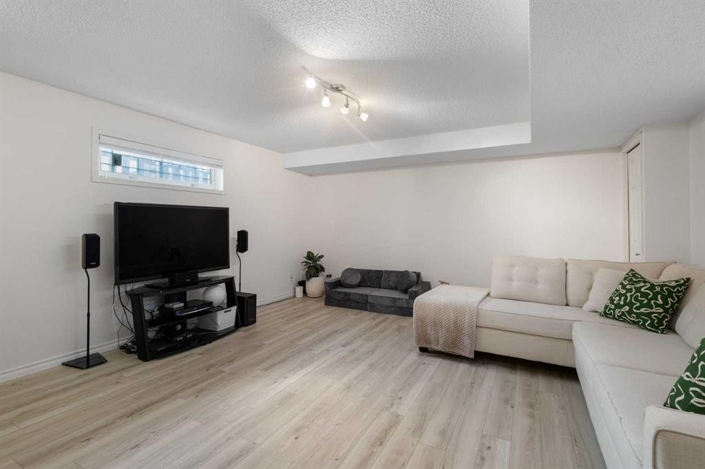 1629 29 Avenue Sw, Calgary, AB - Indoor