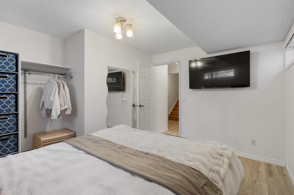 1629 29 Avenue Sw, Calgary, AB - Indoor Photo Showing Bedroom