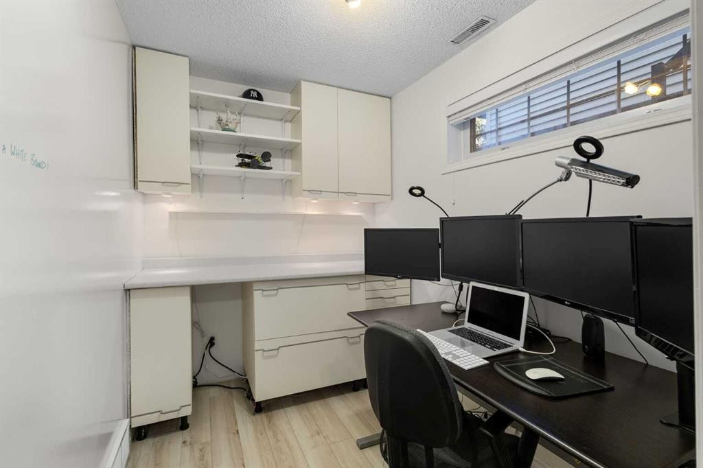 1629 29 Avenue Sw, Calgary, AB - Indoor Photo Showing Other Room