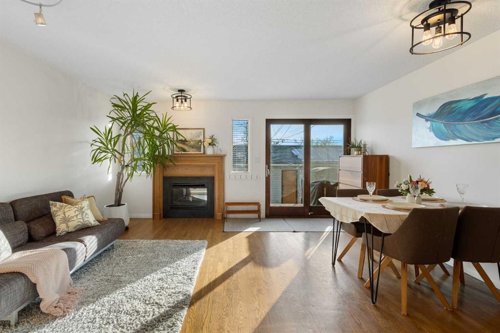 1629 29 Avenue Sw, Calgary, AB - Indoor Photo Showing Living Room With Fireplace