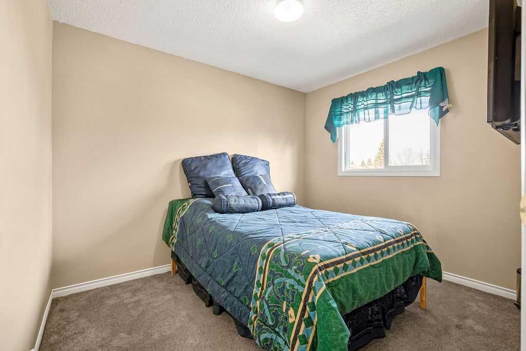 197 Abergale Close Ne, Calgary, AB - Indoor Photo Showing Bedroom