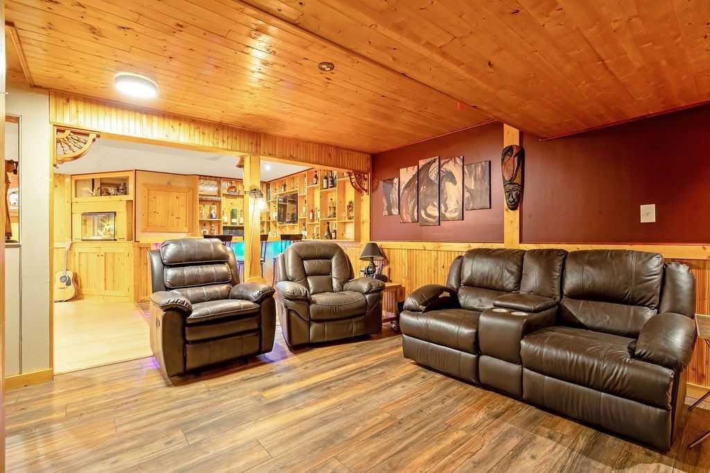 197 Abergale Close Ne, Calgary, AB - Indoor Photo Showing Living Room