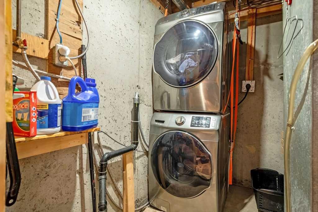 197 Abergale Close Ne, Calgary, AB - Indoor Photo Showing Laundry Room