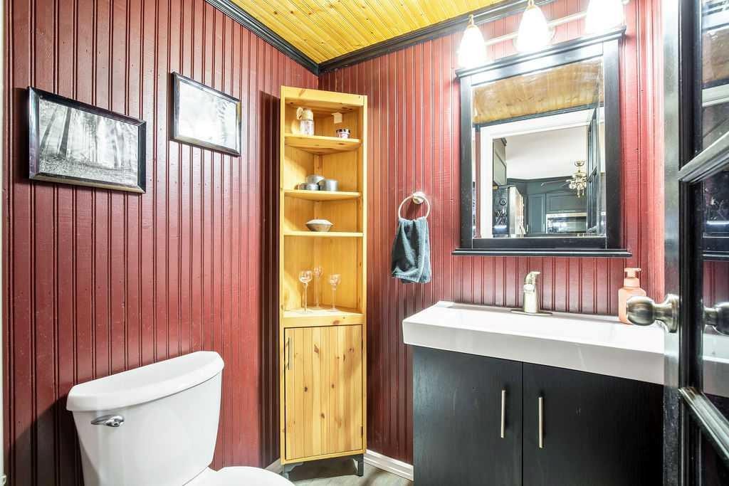 197 Abergale Close Ne, Calgary, AB - Indoor Photo Showing Bathroom