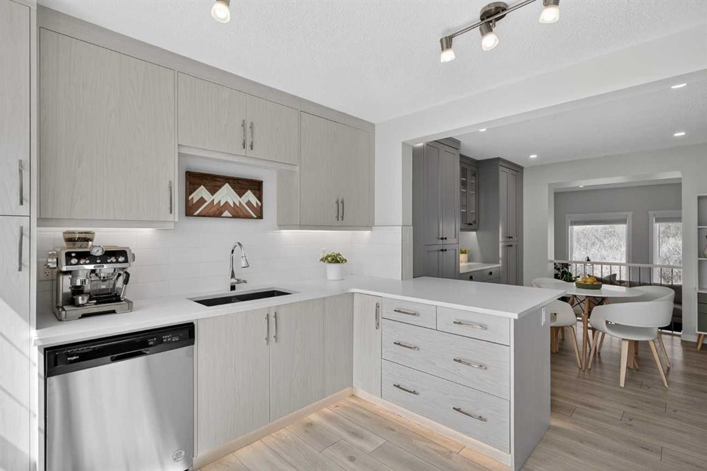228 Cranbrook Square Se, Calgary, AB
