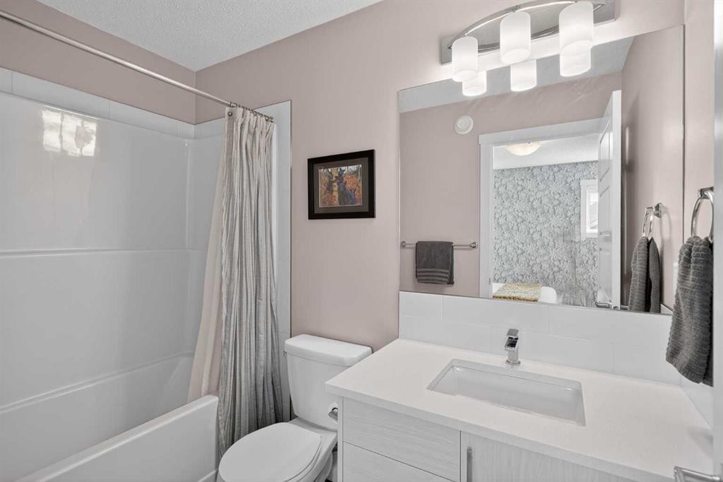 228 Cranbrook Square Se, Calgary, AB