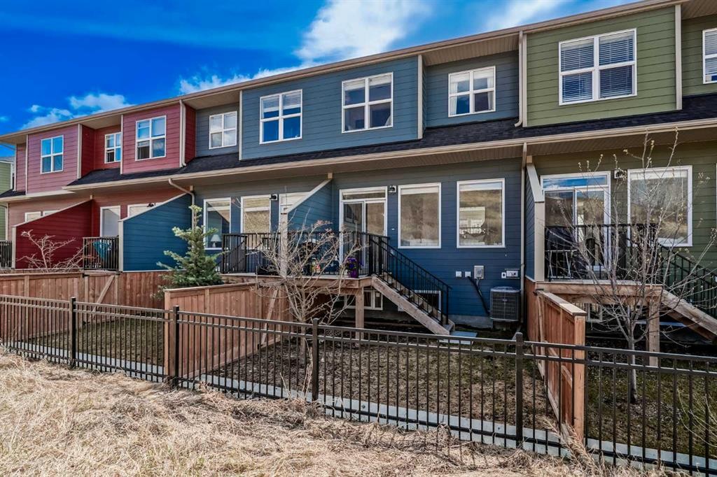 228 Cranbrook Square Se, Calgary, AB