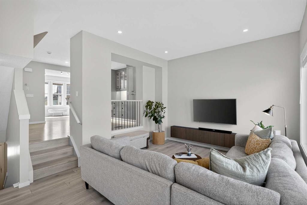228 Cranbrook Square Se, Calgary, AB