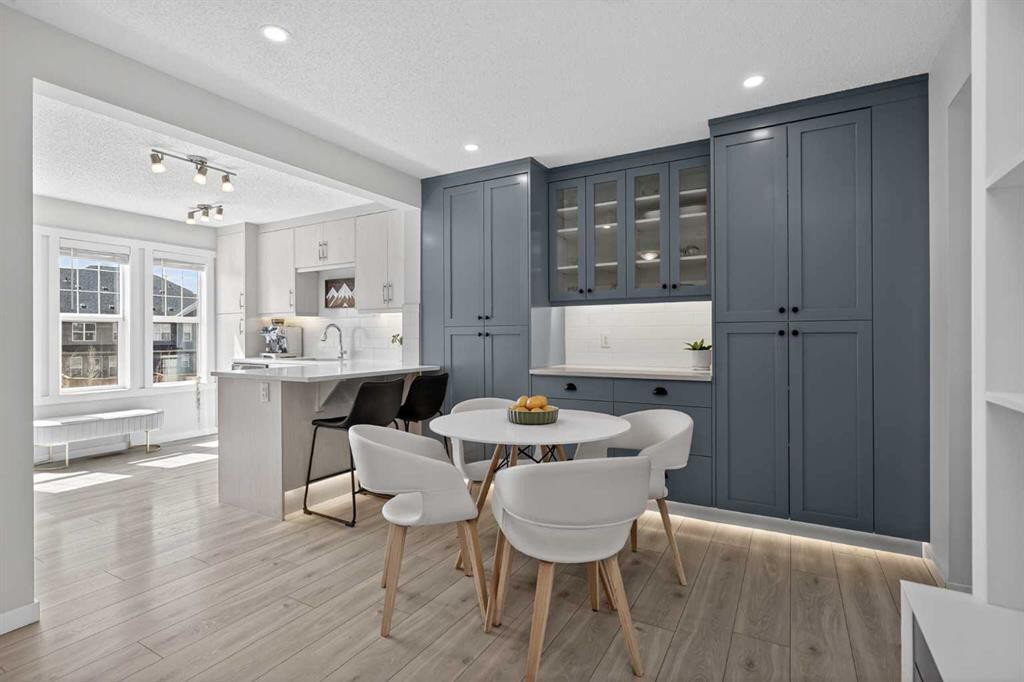 228 Cranbrook Square Se, Calgary, AB