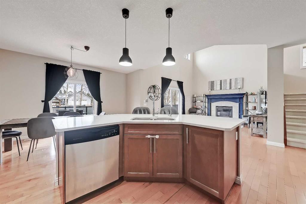 196 Hawkmere Way, Chestermere, AB - Indoor Photo Showing Kitchen