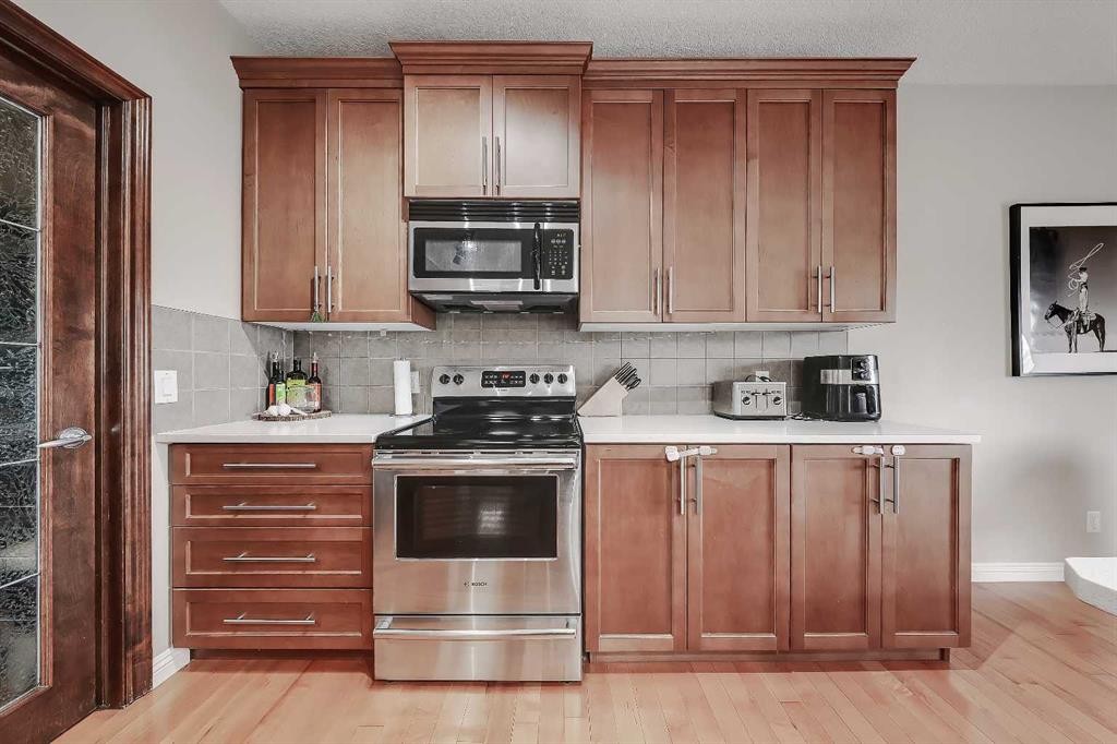 196 Hawkmere Way, Chestermere, AB - Indoor Photo Showing Kitchen