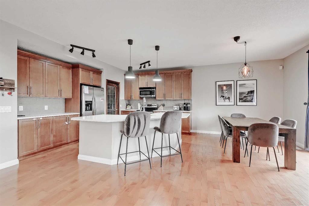 196 Hawkmere Way, Chestermere, AB - Indoor Photo Showing Kitchen