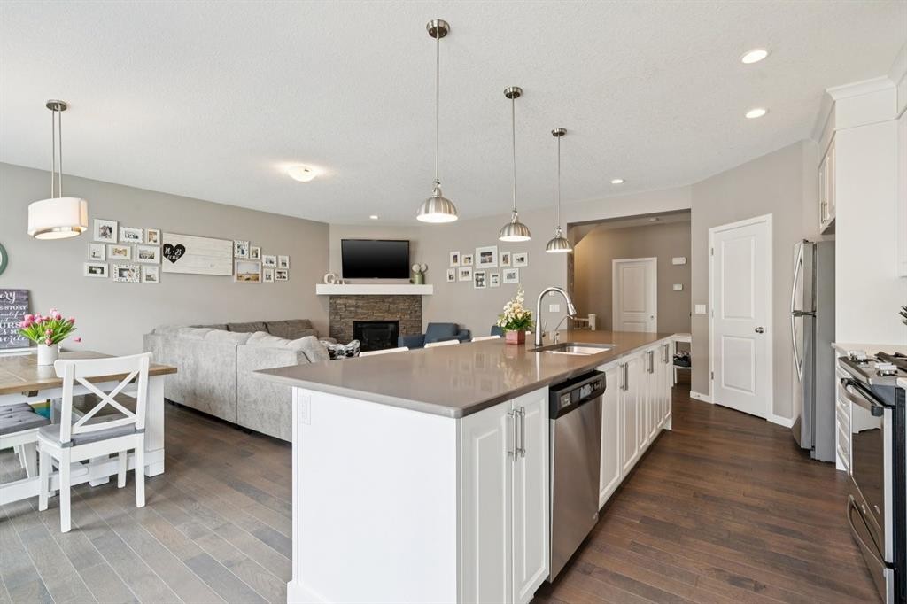 80 Brightoncrest Point Se, Calgary, AB - Indoor Photo Showing Kitchen With Upgraded Kitchen
