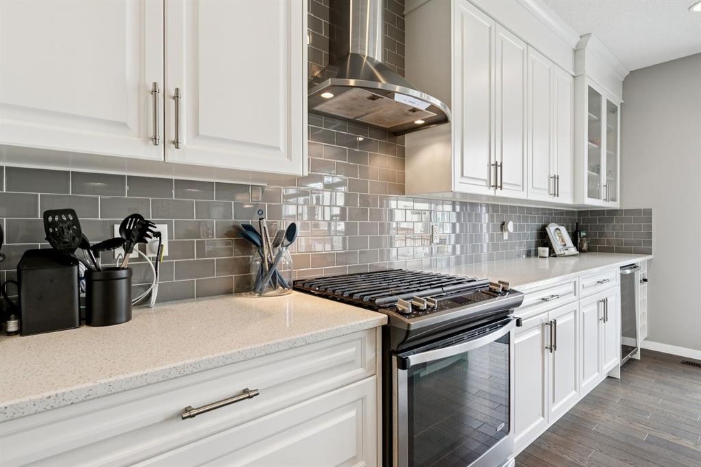 80 Brightoncrest Point Se, Calgary, AB - Indoor Photo Showing Kitchen With Upgraded Kitchen