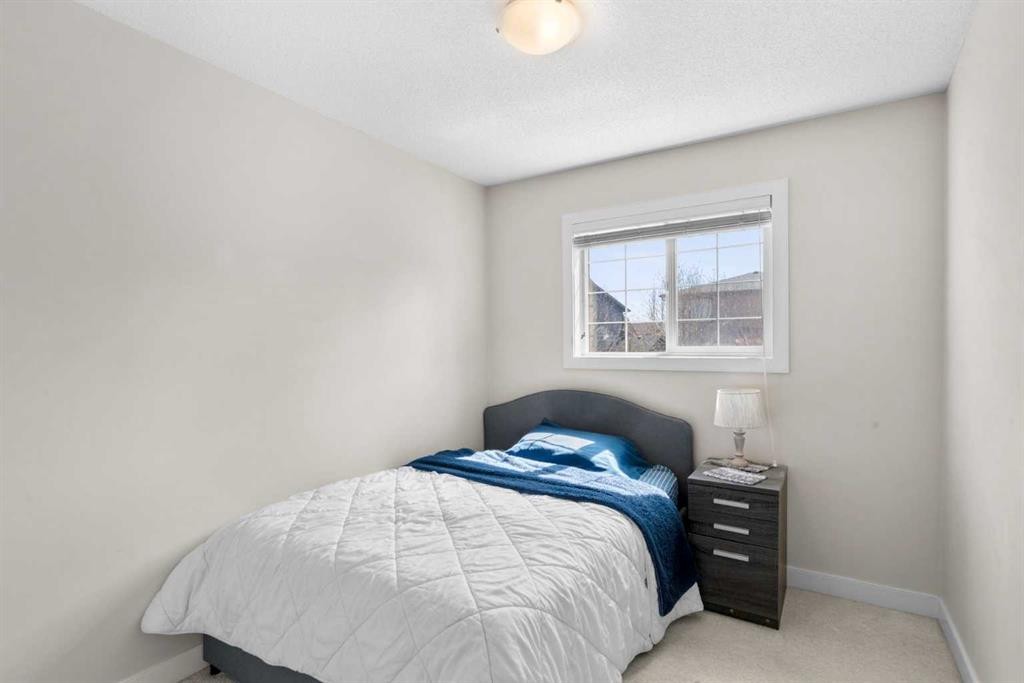 89 Pantego Lane Nw, Calgary, AB - Indoor Photo Showing Bedroom