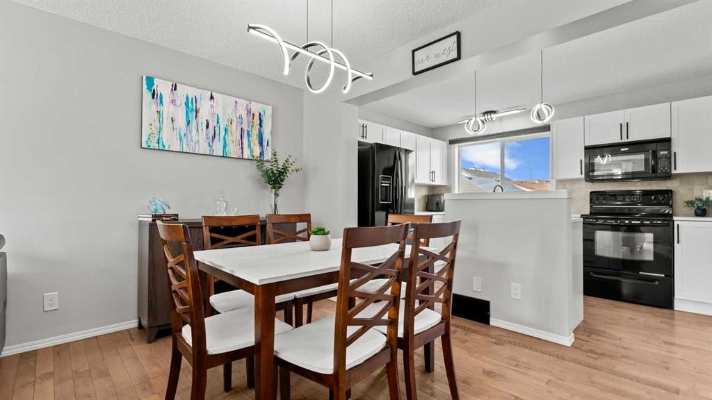 95 Elgin Meadows View Se, Calgary, AB - Indoor Photo Showing Dining Room