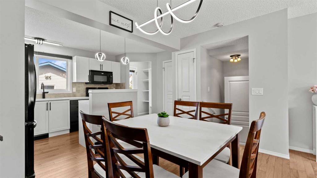 95 Elgin Meadows View Se, Calgary, AB - Indoor Photo Showing Dining Room