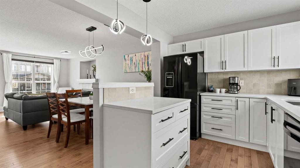 95 Elgin Meadows View Se, Calgary, AB - Indoor Photo Showing Kitchen