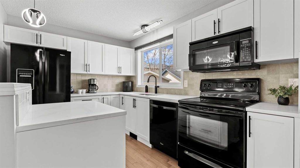 95 Elgin Meadows View Se, Calgary, AB - Indoor Photo Showing Kitchen