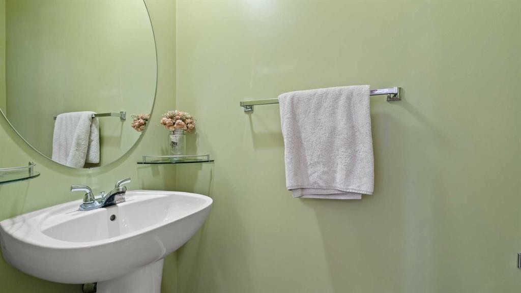 95 Elgin Meadows View Se, Calgary, AB - Indoor Photo Showing Bathroom
