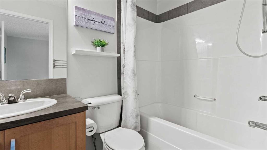 95 Elgin Meadows View Se, Calgary, AB - Indoor Photo Showing Bathroom