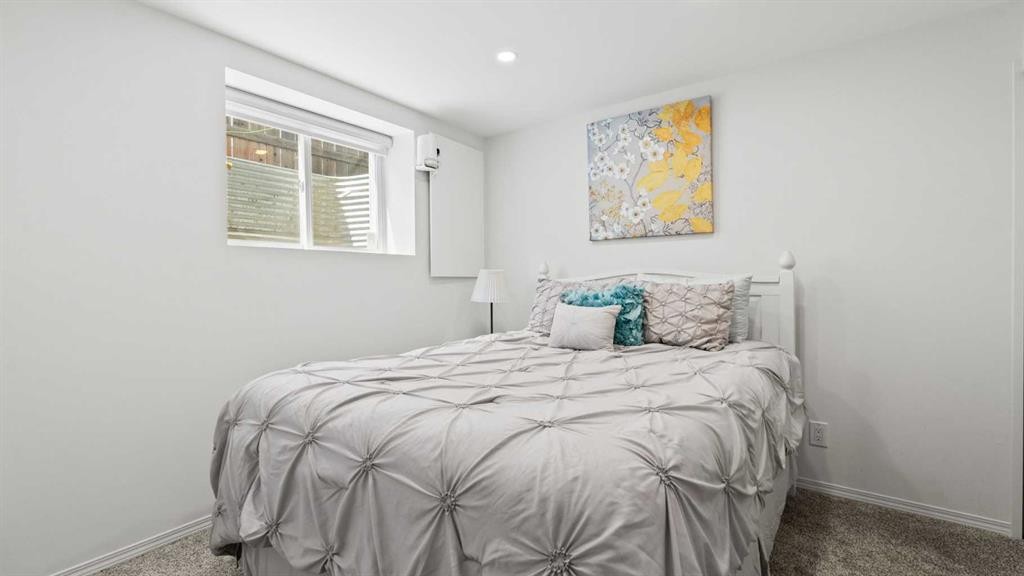95 Elgin Meadows View Se, Calgary, AB - Indoor Photo Showing Bedroom