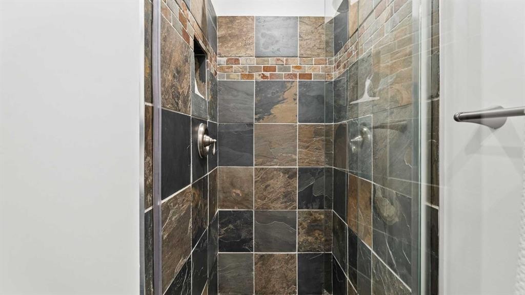95 Elgin Meadows View Se, Calgary, AB - Indoor Photo Showing Bathroom