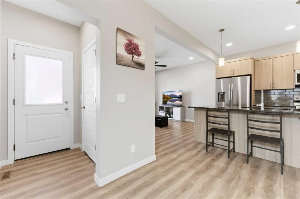132 Highview Gate Se, Airdrie, AB - Indoor Photo Showing Kitchen