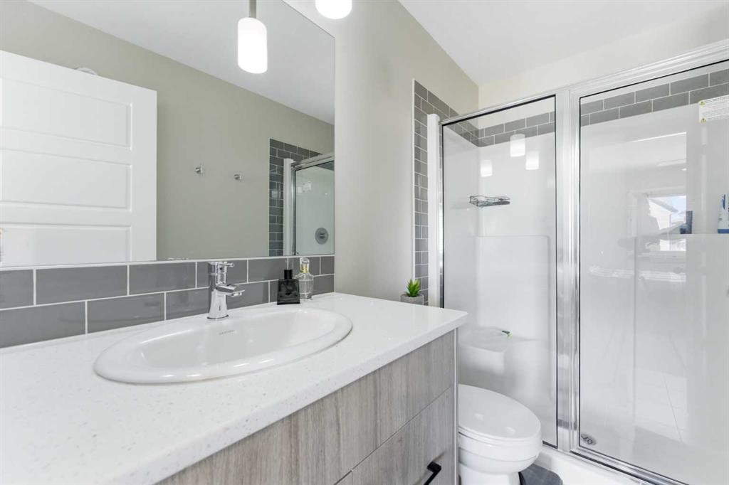 132 Highview Gate Se, Airdrie, AB - Indoor Photo Showing Bathroom