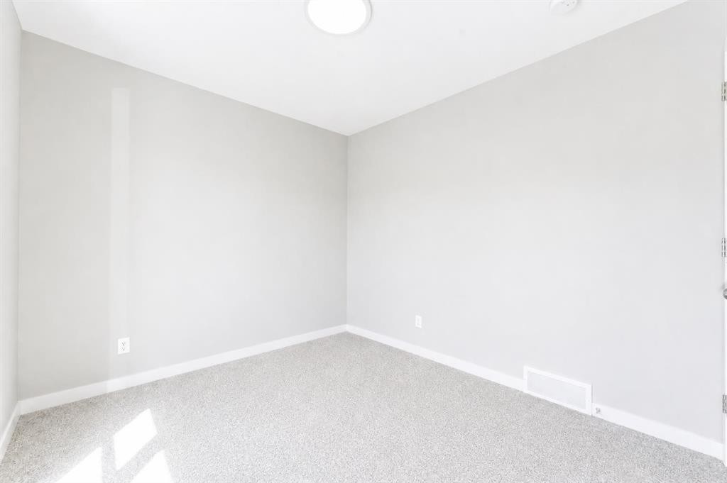 132 Highview Gate Se, Airdrie, AB - Indoor Photo Showing Other Room