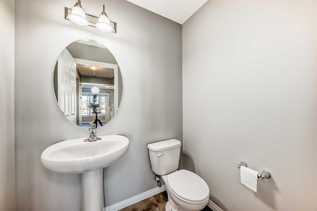 147 Windford Crescent Sw, Airdrie, AB - Indoor Photo Showing Bathroom