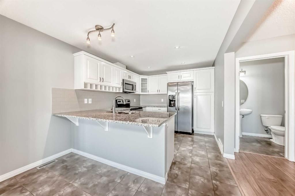 147 Windford Crescent Sw, Airdrie, AB - Indoor Photo Showing Kitchen
