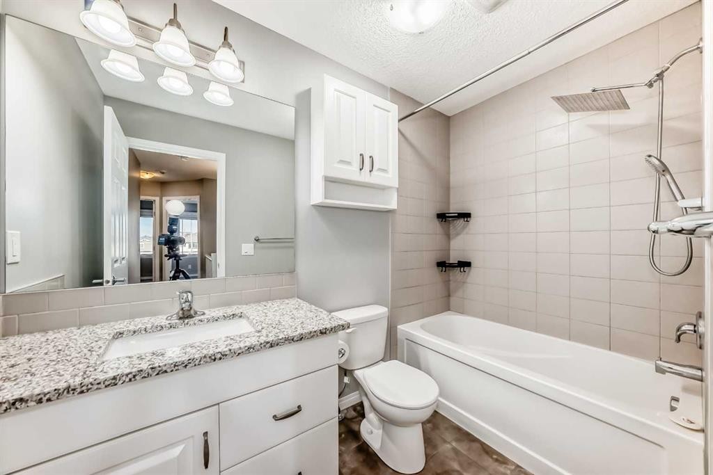 147 Windford Crescent Sw, Airdrie, AB - Indoor Photo Showing Bathroom