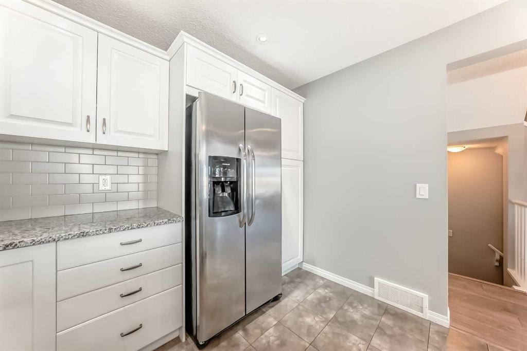 147 Windford Crescent Sw, Airdrie, AB - Indoor Photo Showing Kitchen