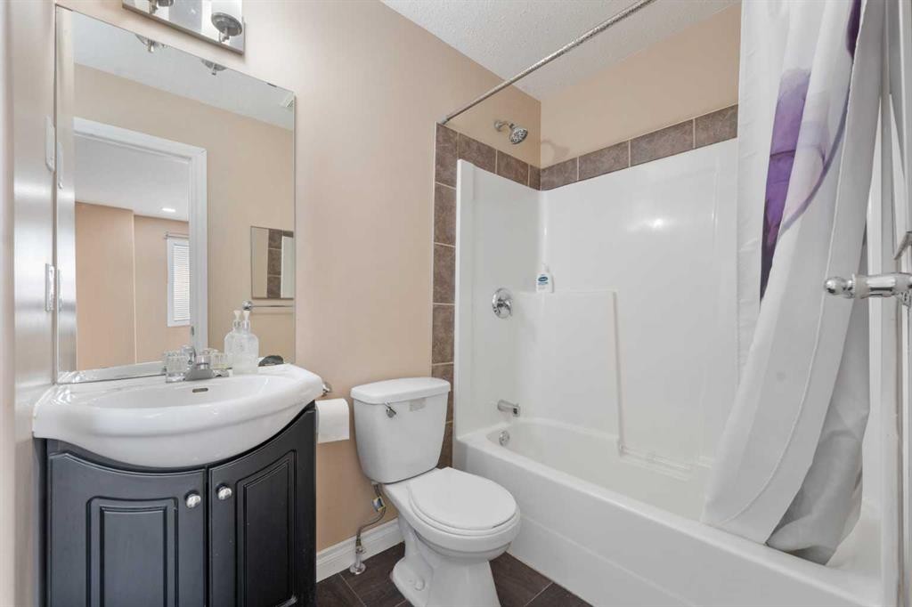 234 Tarawood Place Ne, Calgary, AB - Indoor Photo Showing Bathroom