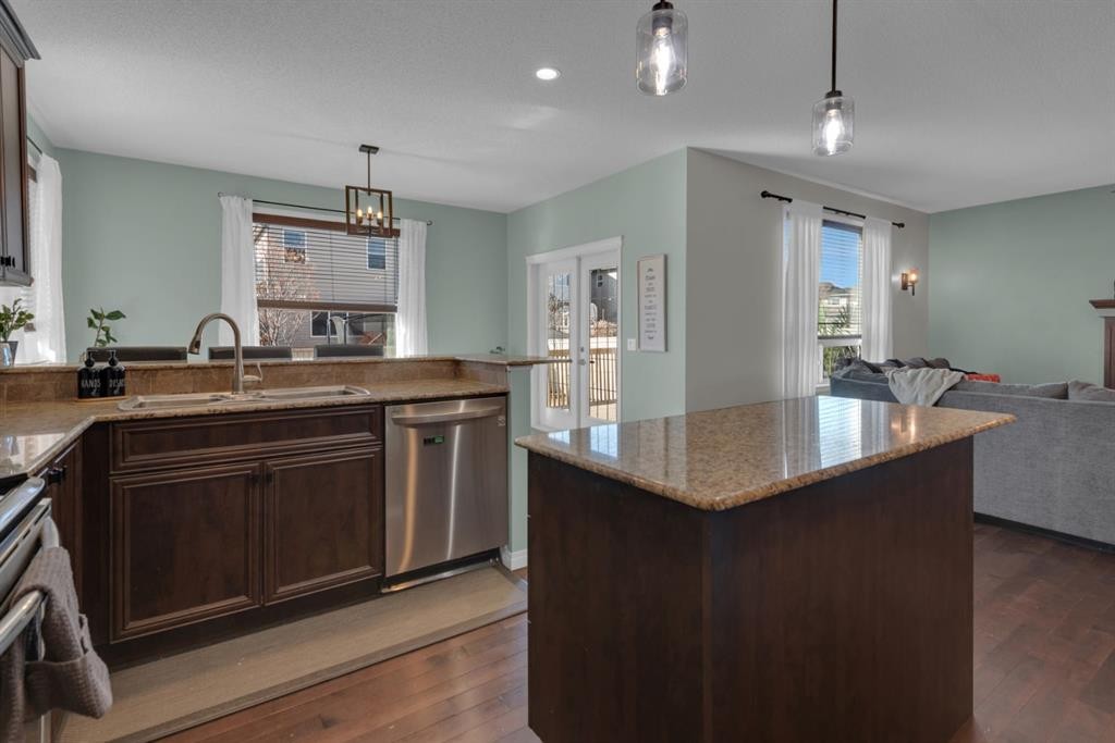 69 Morningside Circle Sw, Airdrie, AB - Indoor Photo Showing Kitchen