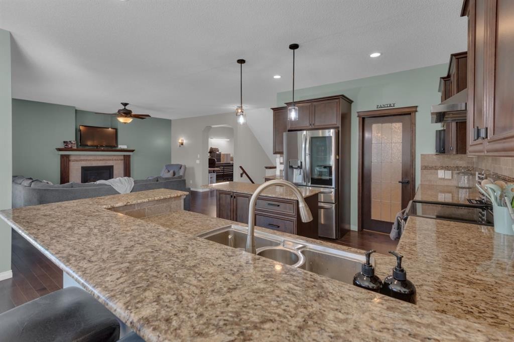 69 Morningside Circle Sw, Airdrie, AB - Indoor Photo Showing Kitchen With Upgraded Kitchen