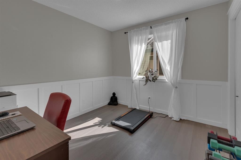 69 Morningside Circle Sw, Airdrie, AB - Indoor Photo Showing Office