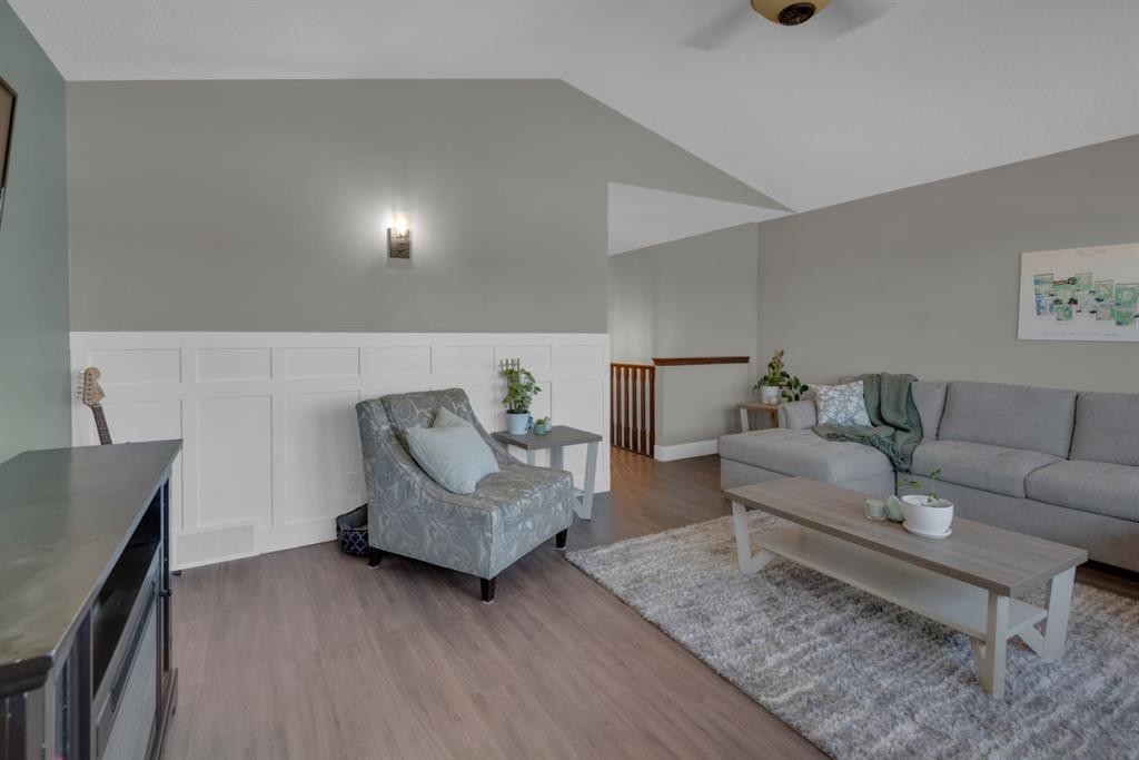 69 Morningside Circle Sw, Airdrie, AB - Indoor Photo Showing Living Room