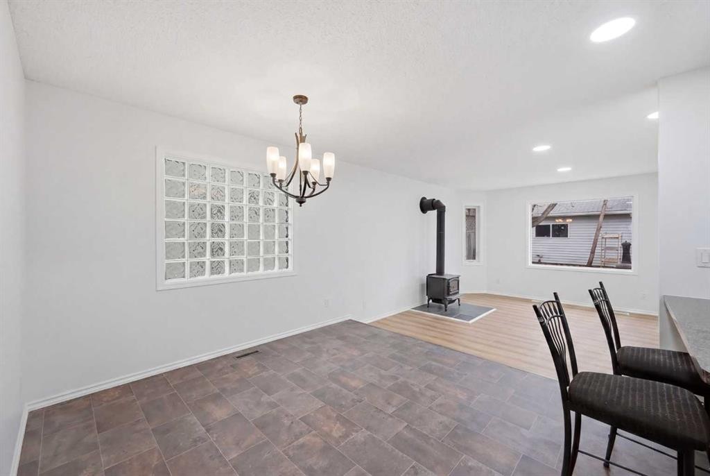 924 19 Avenue Nw, Calgary, AB - Indoor Photo Showing Other Room